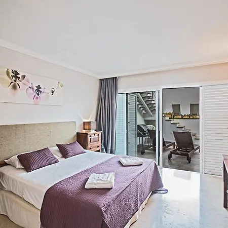 Five Bedrooms Star Private 1272 Villa *