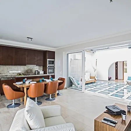 Five Bedrooms Star Private 1272